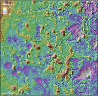 Gasshydratpingoer (brune hauger) og isfjellpløyespor på Spitsbergenbanken.
