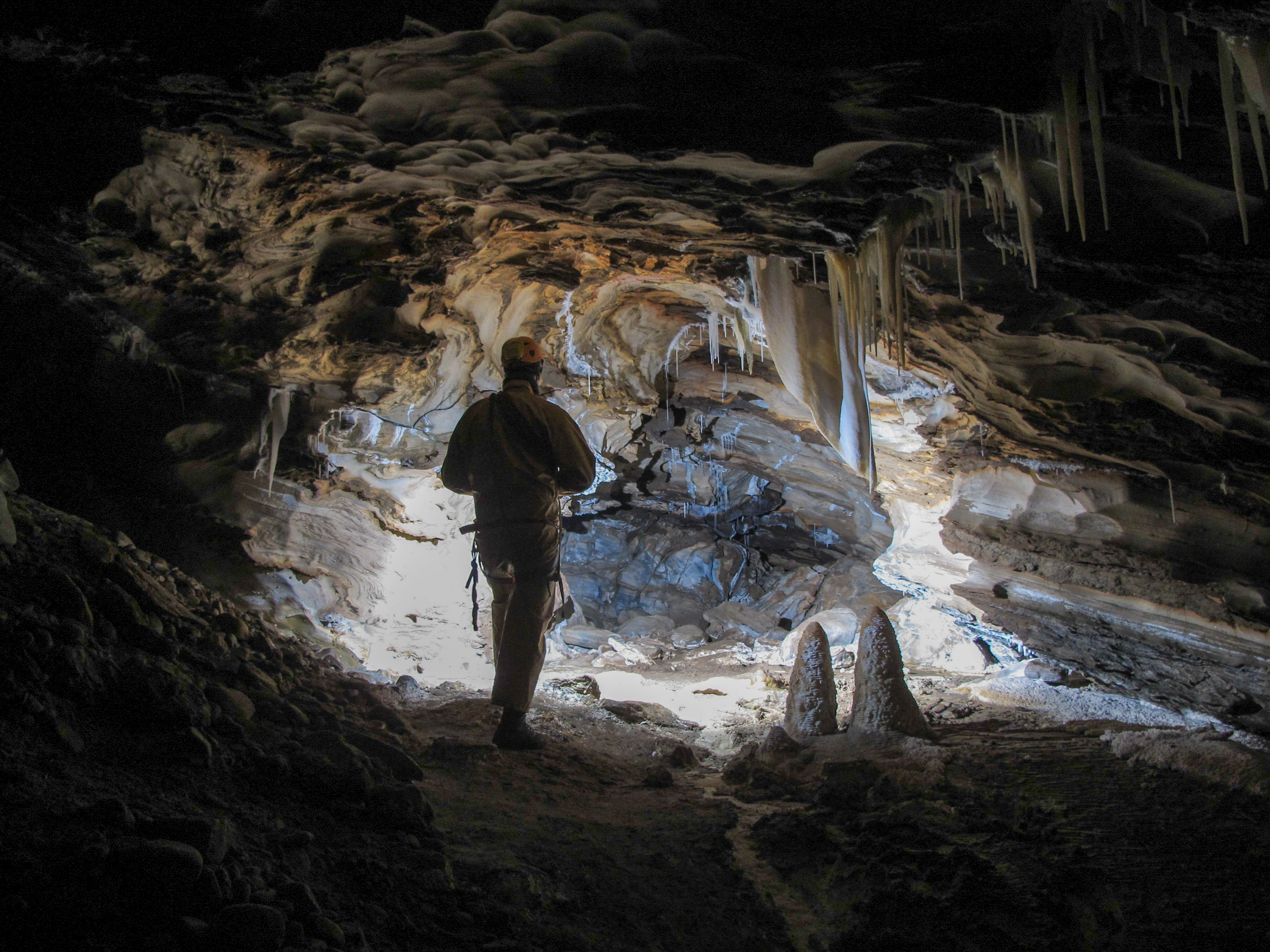 NIN-3.0-T-A-LV-FL-0-L-G02 Karstgrotte.