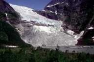 Bøyabreen i 1991 der breen har gått frem slik at den utløpsbreen ha kommet i kontakt med den regenererte breen, slik at den er i ferd med å slutte med å bli klassifisert som en selvstendig bre. Sogn og Fjordane.
