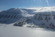 Steinbreen med breopphav under Skrombergabreen ved Braganzavågen innerst i Van Mijenfjorden. Spitsbergen.
