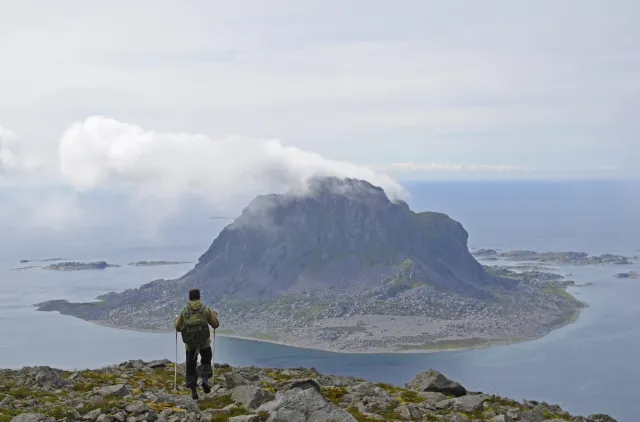 utsikt over hav med fjell
